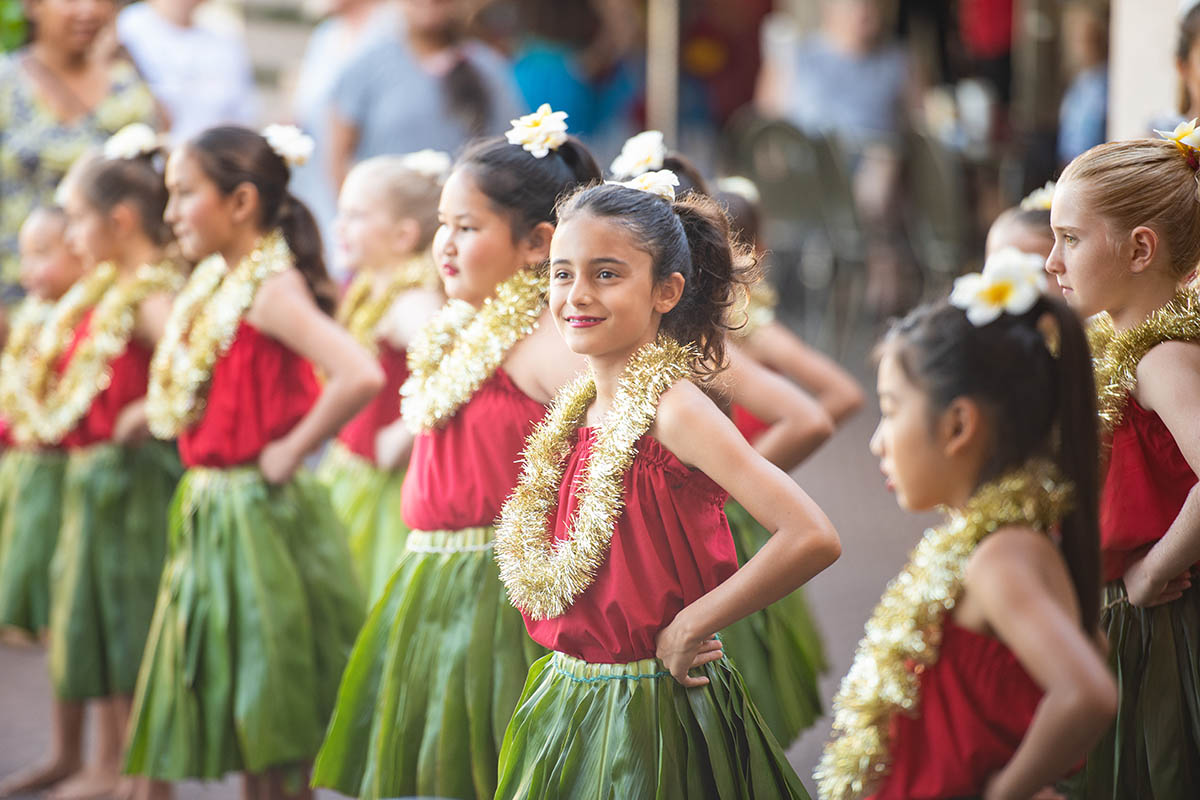 Napili Plaza Holiday Event - Alexander & Baldwin